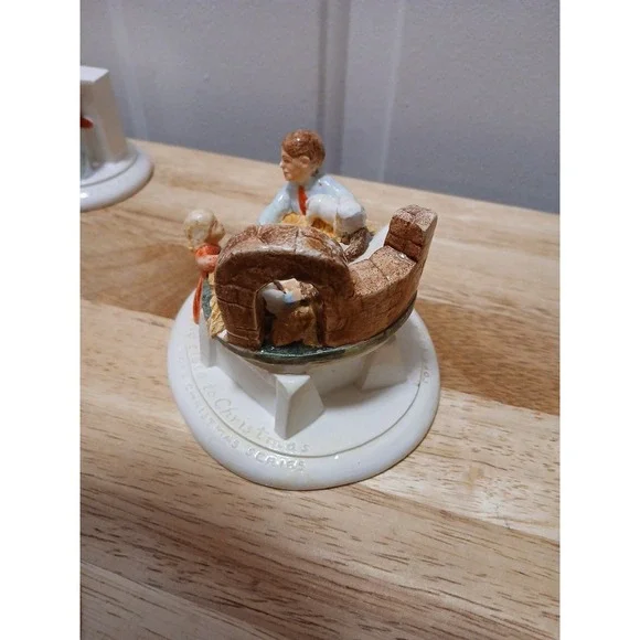 Sebastian Miniatures Christmas Themes Lot Of 4 Collectors Christmas Series - Picture 8 of 10